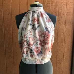 Sleeveless floral loose blouse